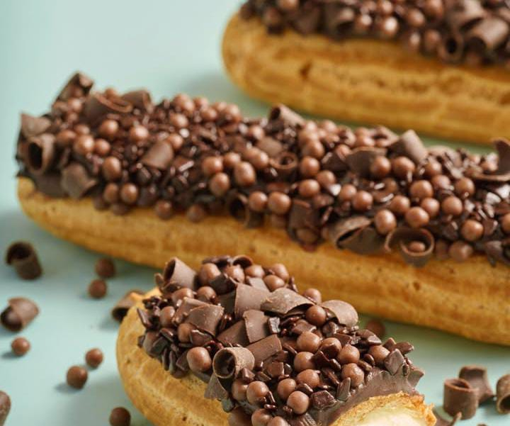 About  Choclate  Frosted Éclairs 